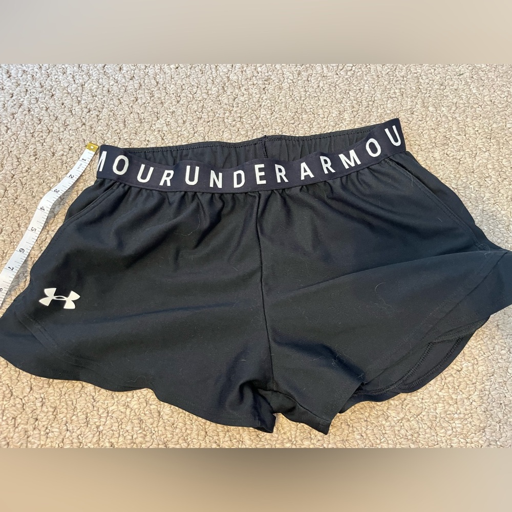 Under Armour Women’s Black Athletic Shorts Size Medium